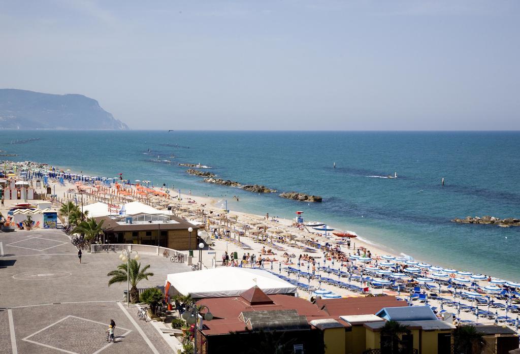 Bianchi Hotel & Residence Порто Реканати Стая снимка